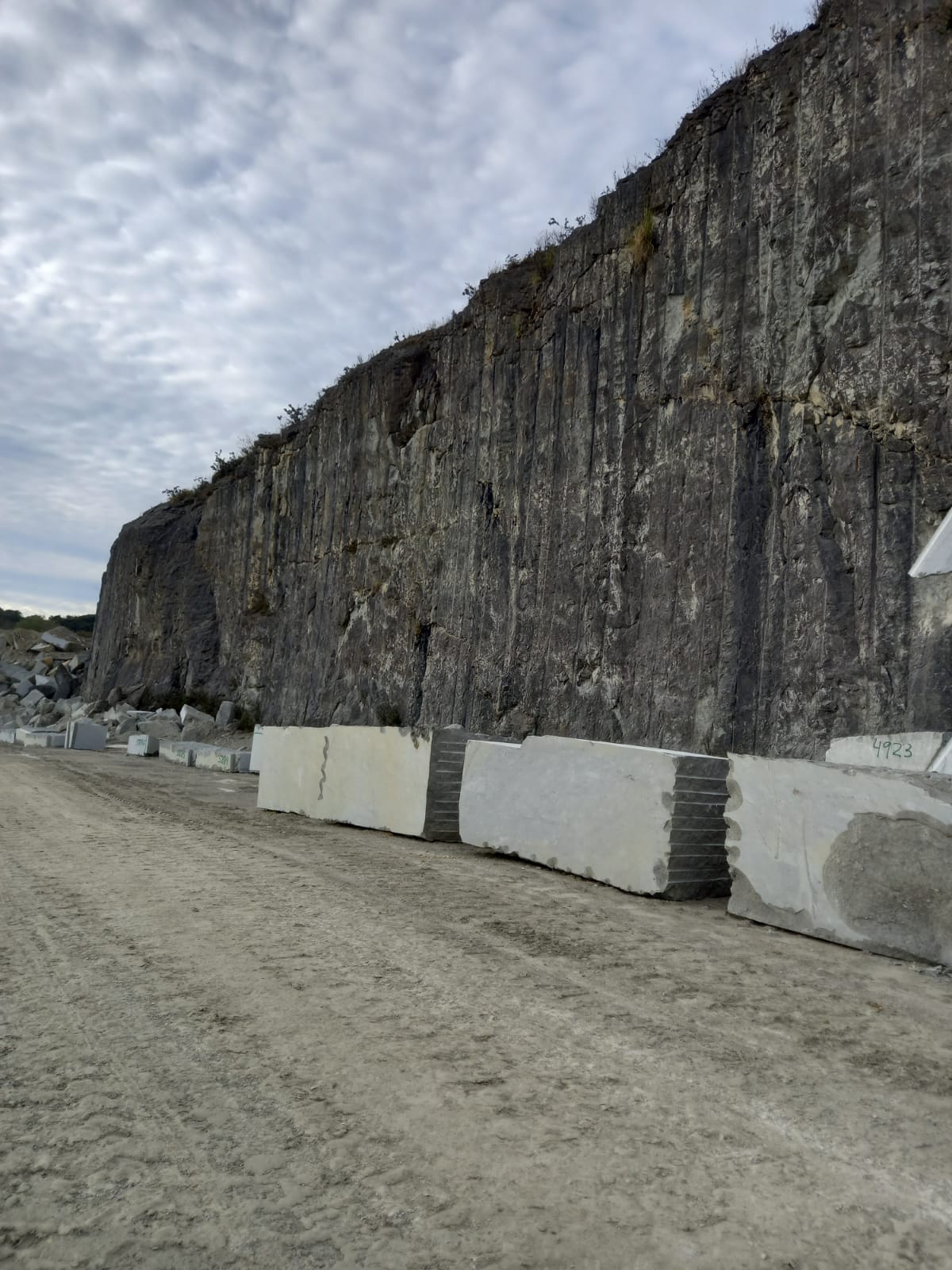 Cantera de áridos calizos en Unquera
